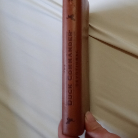 🪿Duck Commander Devotional Book🪿 - Picture 5 of 12